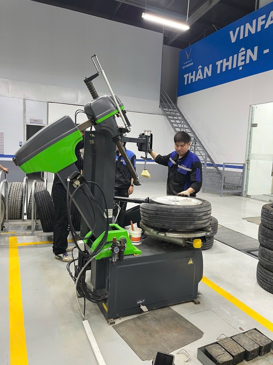 Thiết bị phục vụ lốp xe