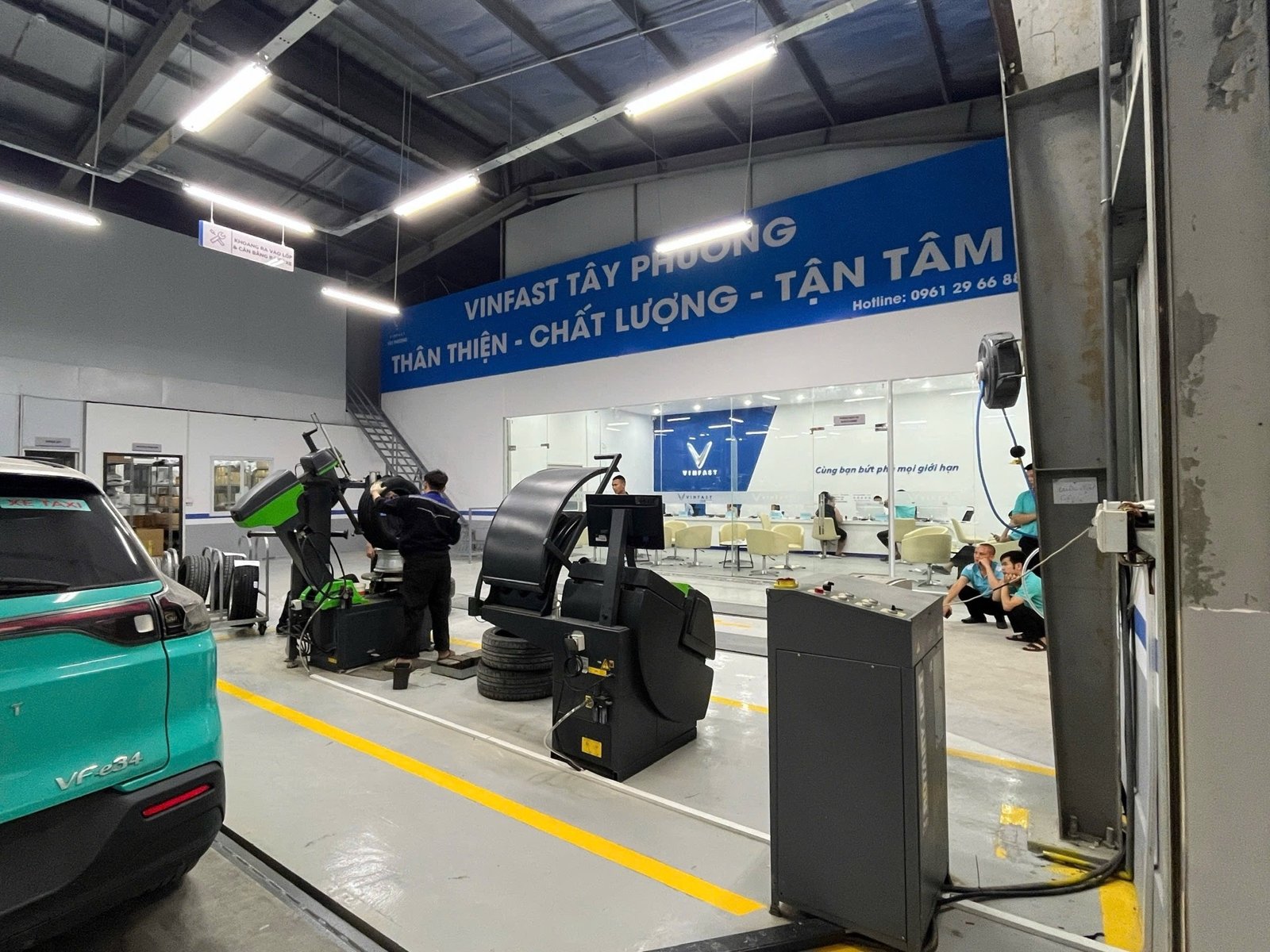 Thiết bị tại khu sửa chữa